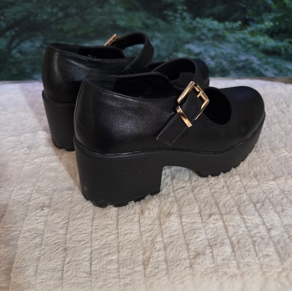 Nasty Gal Black Platform Shoes with Sleek Design